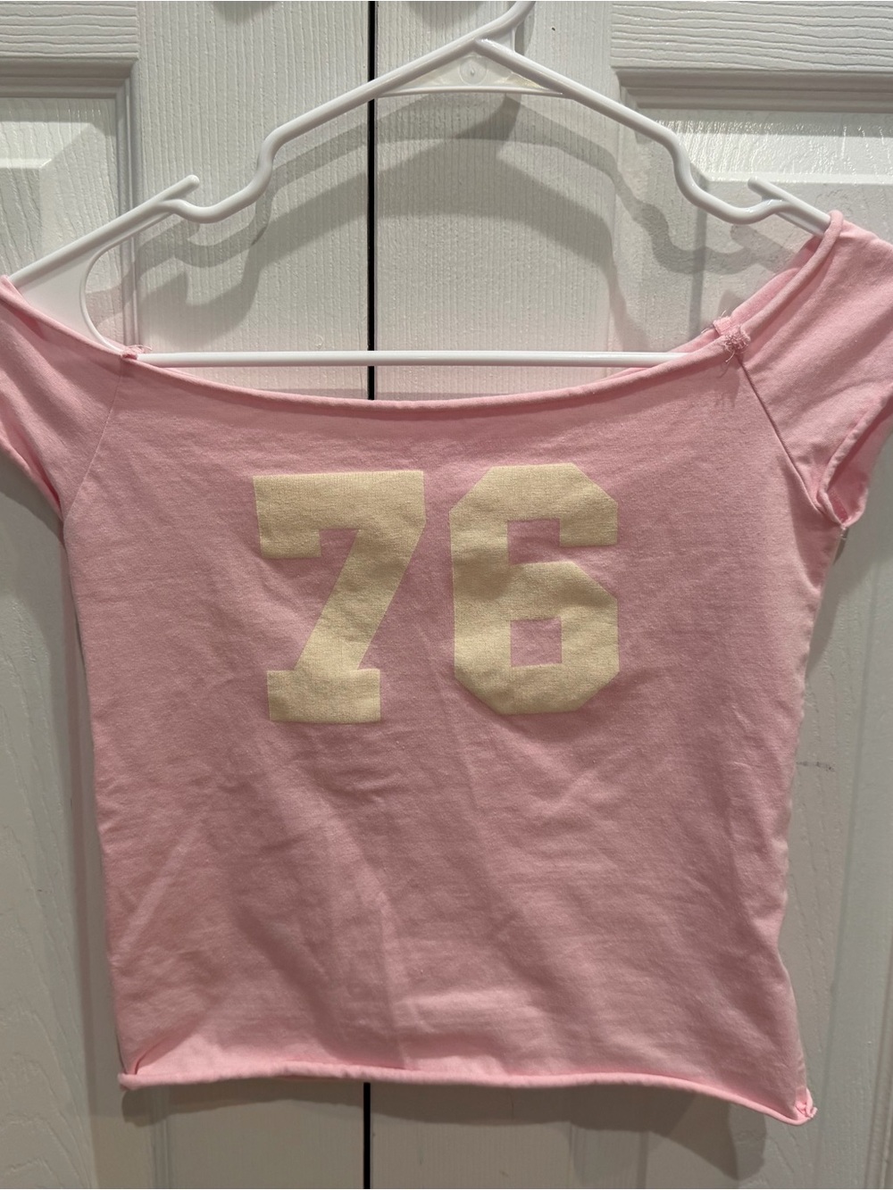 Pink Edikted Off-Shoulder Crop Top with Cream '76' Graphic